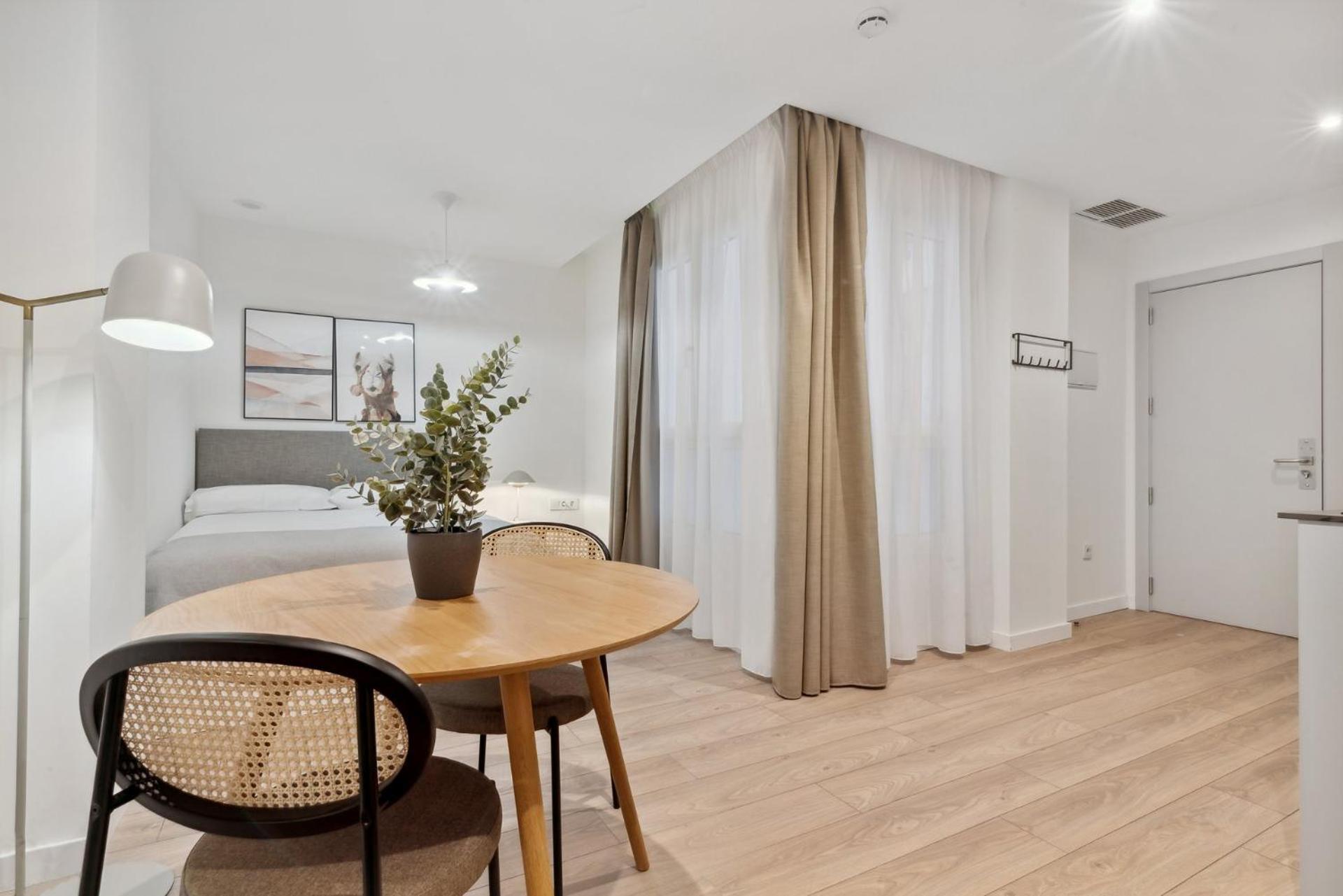Limehome Valencia Carrer Del Pare Palau I Quer Δωμάτιο φωτογραφία